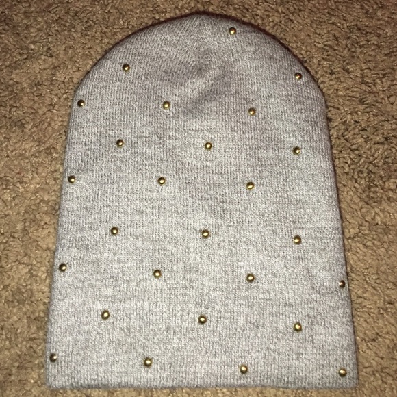 Grey beanie with gold beads