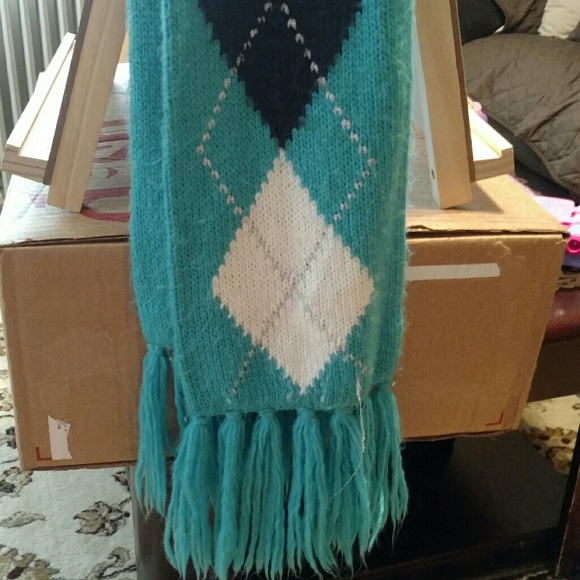 Scarf - Picture 2 of 3