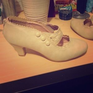Chase and Chloe Button Retro Mary Jane Mid Heel