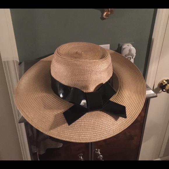 Oversized Kate Spade straw and patent hat