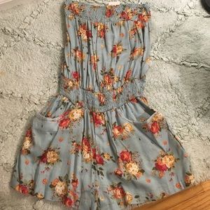 Light blue with floral design romper!! 💙🌹