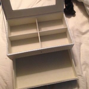 2 Jewelry Holders