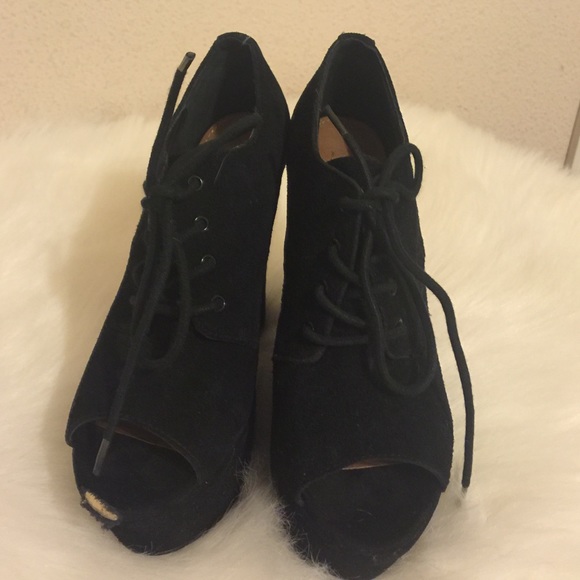 Steve Madden! Opened toe