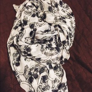 SKULL Scarf