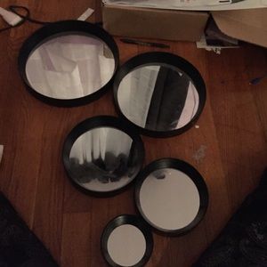 Wall individual mirrors