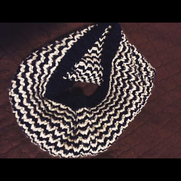 Circle Chevron Scarf
