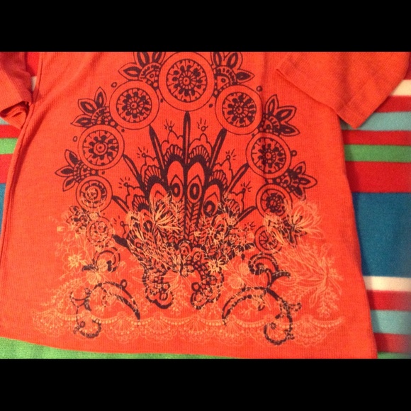 ERGE DESIGNS Graphic 3/4 Sleeve Tee - Picture 4 of 4