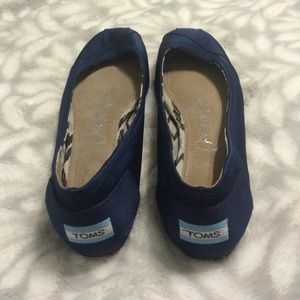 Navy toms flats, size 8 1/2