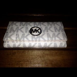 Previously loved MK wallet 💎💀