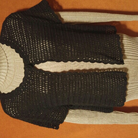 Cute black crochet sweater❣