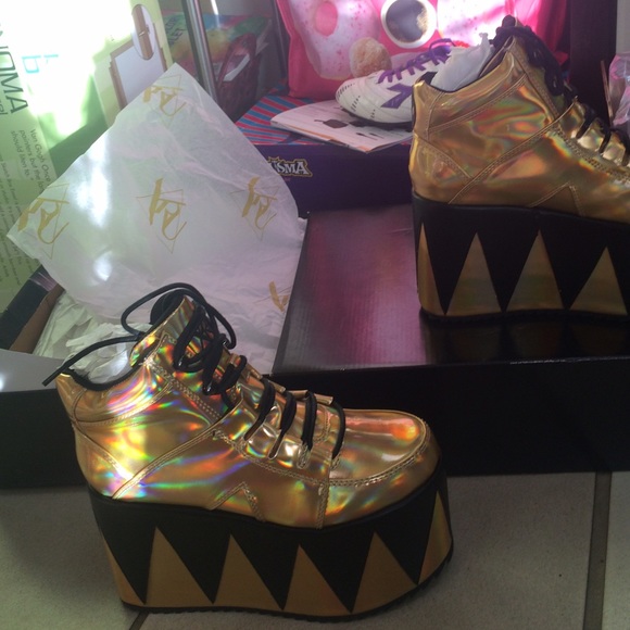 gold yru platform/heel lace up shoes - Picture 2 of 3