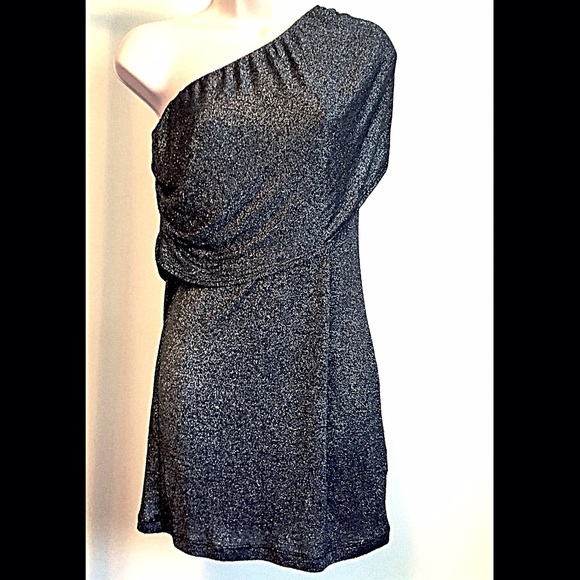 5th Culture Tops - 💕Gorgeous silver one shoulder long tunic top💕