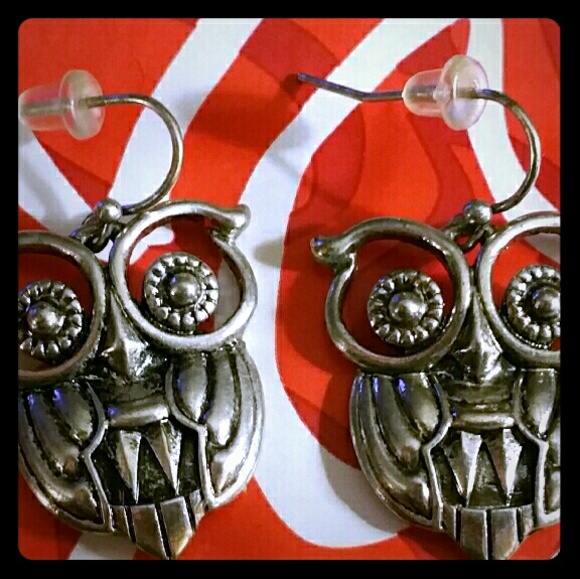 Beautiful silver owl earings