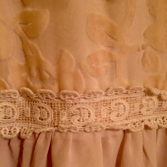 Cream Flowy Dress - Picture 2 of 4