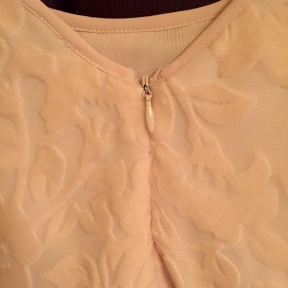 Cream Flowy Dress - Picture 4 of 4