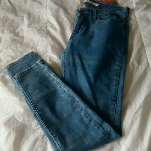 New Levis jeans 710 Skinny