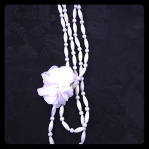 White bead long necklace with flower pin