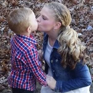 Meet your Posher, Kayla