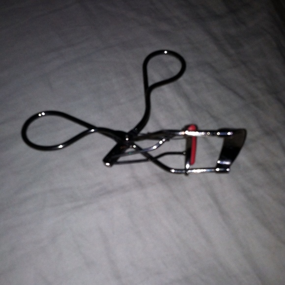 Eyelash curler