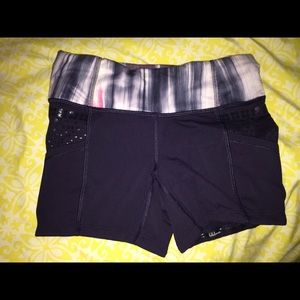 Navy lulu lemon spandex with a tiedye waistband