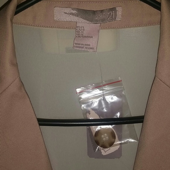 Gorgeous tan blazer sleeveless sheer - Picture 3 of 4