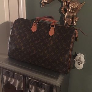 Gently used Louis Vuitton Speedy Bag