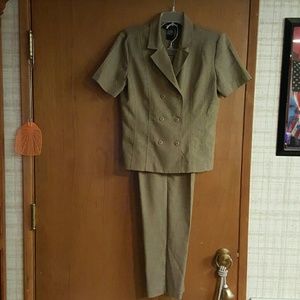 Euc Sag harbor size 8 pant suit
