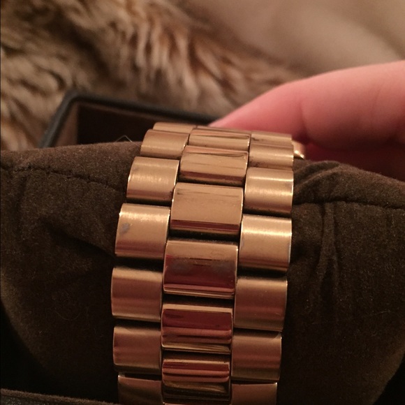 Michael Kors Gold Oversized Runway Watch - Picture 4 of 4
