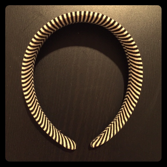 ✨NEVER WORN✨ Lacoste Headband