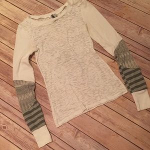 Buckle long sleeve tee with detail