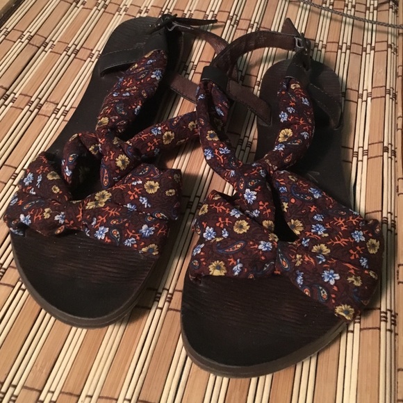 "Guppy Love" Flats/dressy Sandals