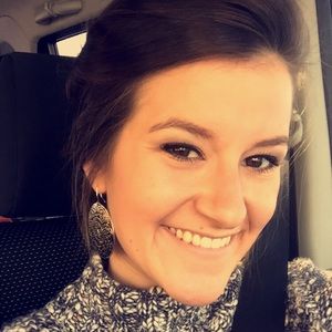 Meet your Posher, Raquel