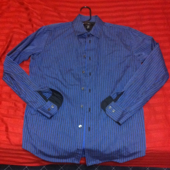 Van Heusen Button down shirt. Like new. Size small