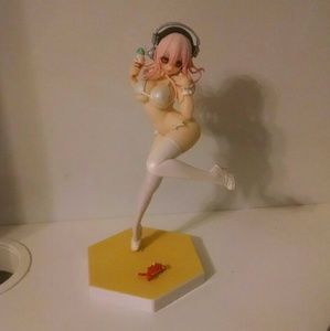 Super Sonico Figure
