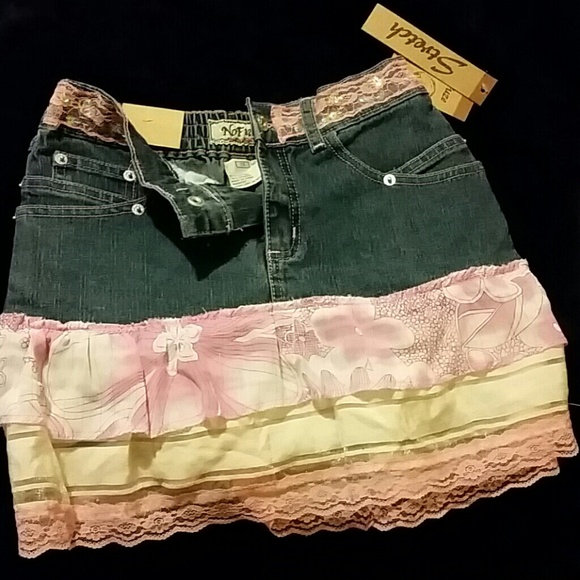 Skirt - Picture 3 of 3