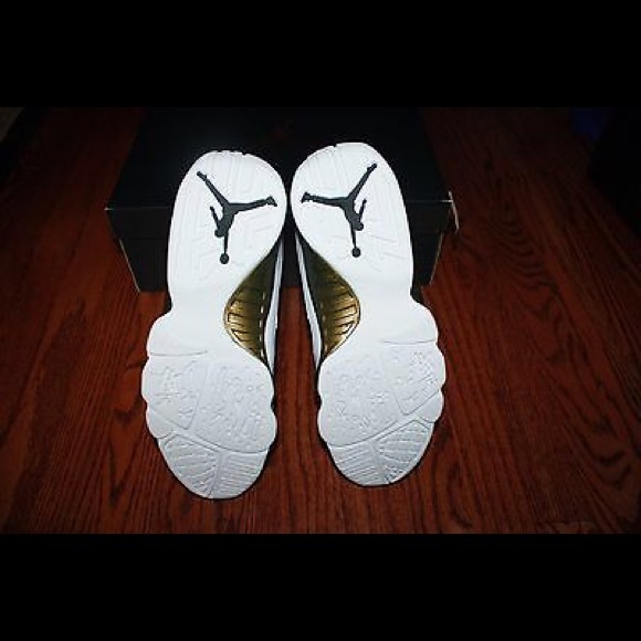 Jordan 9 - Statue (New, Used One) - Picture 3 of 4