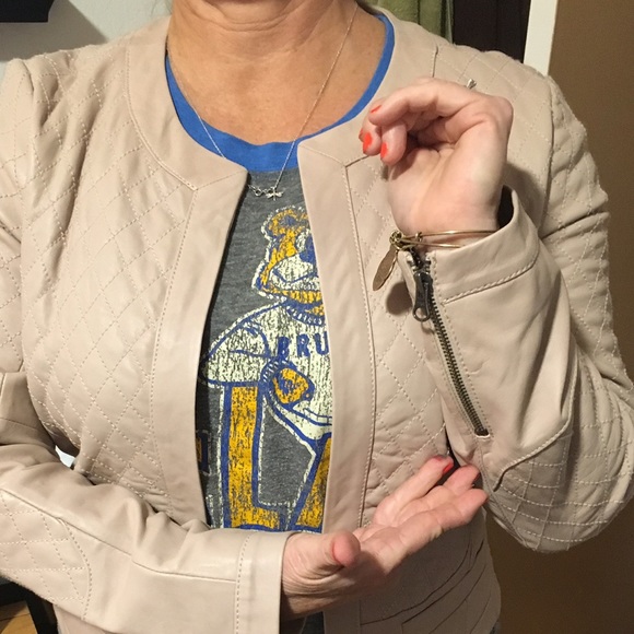 ✨sale ✨Blush leather jacket w/quilting detail 💗 - Picture 4 of 4