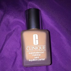 Clinique Alabaster Superbalanced Foundation