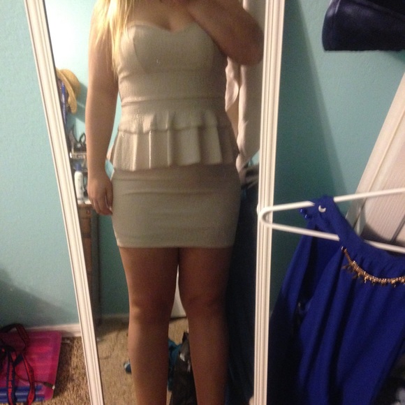 Cute Cream Dress - Picture 4 of 4