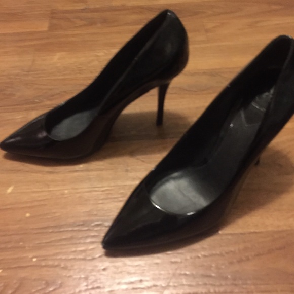 Black patent pumps 4.25 inches