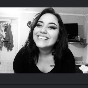 Meet your Posher, Alexis