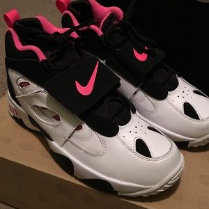 Nike Air Diamond Turf 2 (GS) Size 7Y