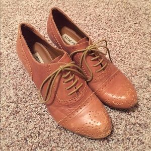 Steve Madden tan oxford heels
