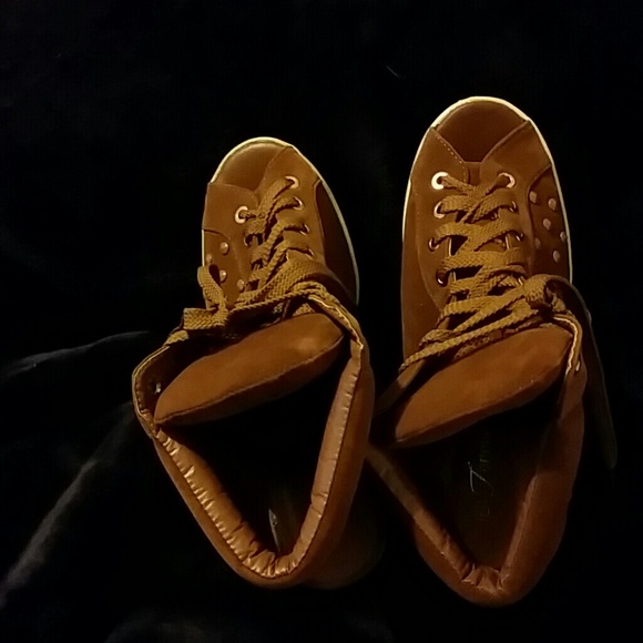 Shoes - Picture 2 of 4