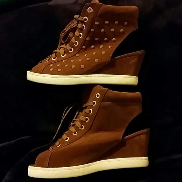 Shoes - Picture 3 of 4