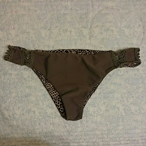 Acacia gili bottom - Picture 1 of 3