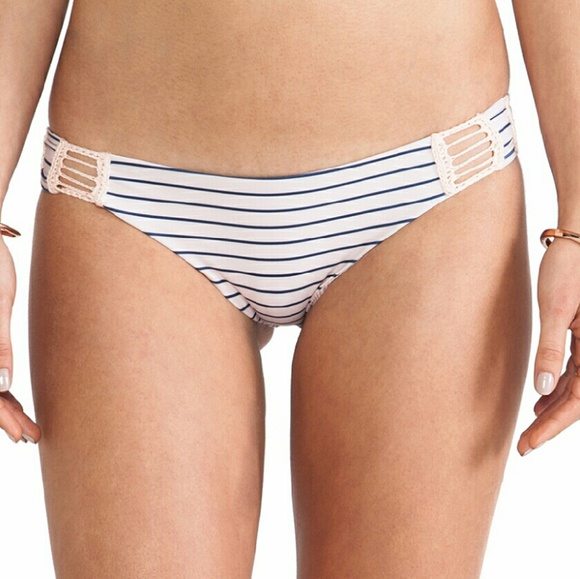 Acacia gili bottom - Picture 2 of 3