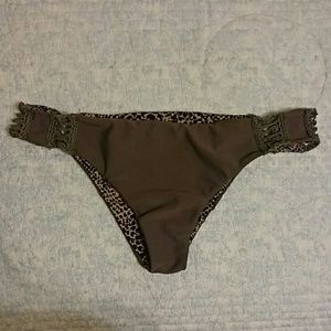 Acacia gili bottom