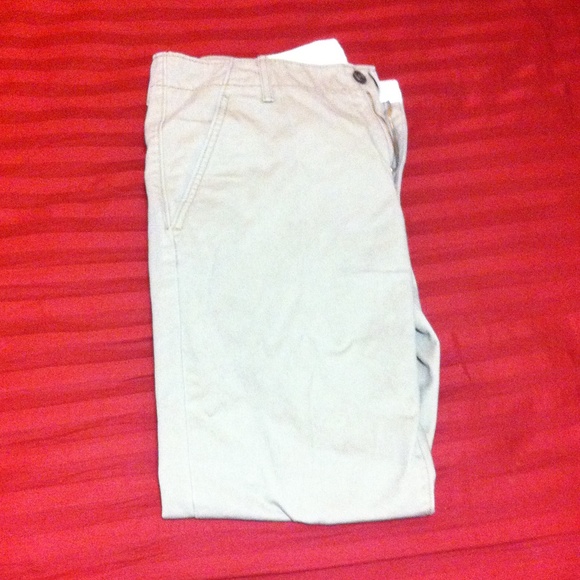 Levi's Khaki Chinos (W: 31 L: 30)