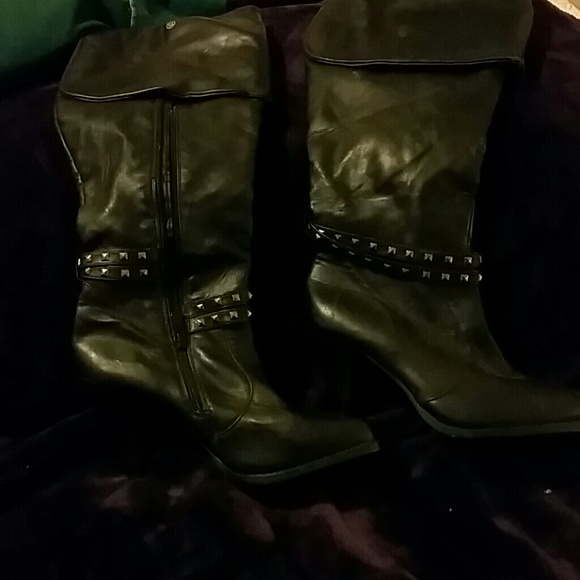 Boots - Picture 2 of 3
